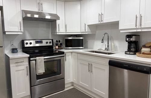 Northwest Edmonton House | New, Cozy 1-Bed Room, Bsm Suite. with AC in Beautiful Edmonton, Prívate Entry.
