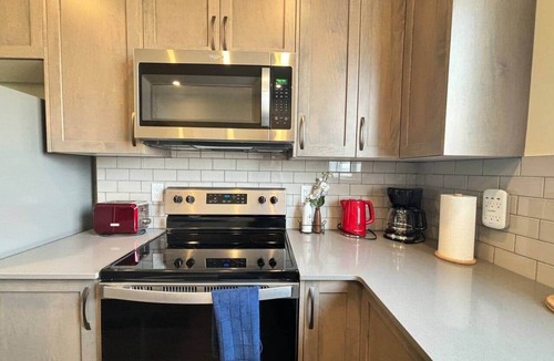 Southeast Calgary House | New*EntireHome*5bdrm*Parks*River