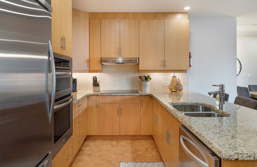 Sicamous Condo | NEW Large Lakefront condo with boat slip. pool, gym *Lakeview and large balcony*