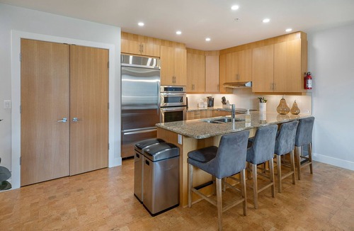 Sicamous Condo | NEW Large Lakefront condo with boat slip. pool, gym *Lakeview and large balcony*