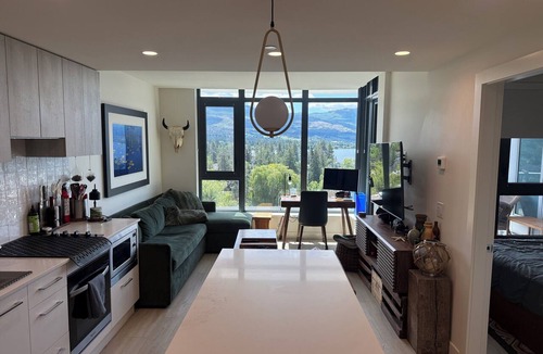 South Pandosy Condo | New Okanagan Lake Condo: Pool, Gym, Prime Location