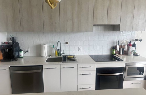South Pandosy Condo | New Okanagan Lake Condo: Pool, Gym, Prime Location