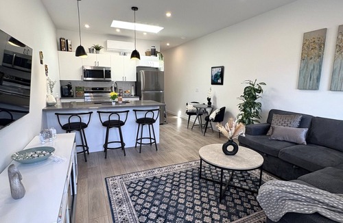 Central Okanagan House | New Private Retreat Near Lakes, Wineries, Trails, Golf & Ski Resorts