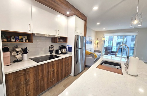 University District Condo | New! Sleeps 6 in YYC Uni District. Pet Friendly, Close to Mountains & Downtown!