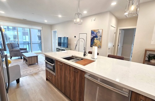 University District Condo | New! Sleeps 6 in YYC Uni District. Pet Friendly, Close to Mountains & Downtown!