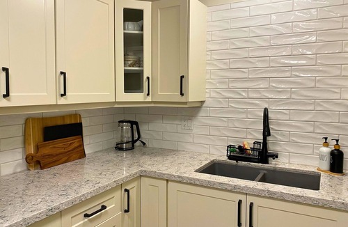 Fairfield Condo | New! Spacious 1BR Cook St Village Condo w/Parking
