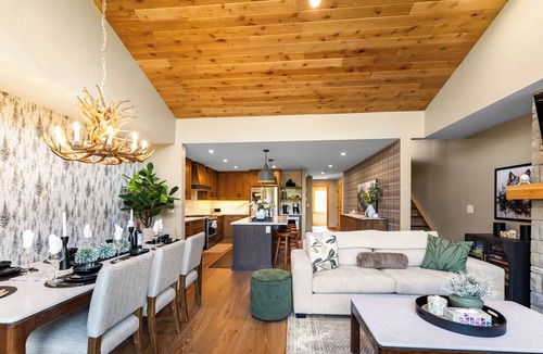 Canmore House | NEW Spring Creek 4BR/4BA Townhome ~ Private Hot Tub + Sauna + EV Charger