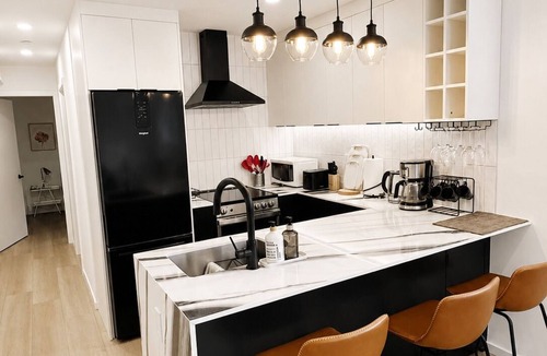 Kitsilano Apartment | New, Sunny Two Bedroom Garden Suite in Prime Kitslano