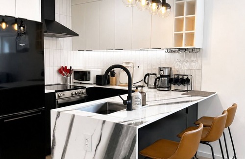 Kitsilano Apartment | New, Sunny Two Bedroom Garden Suite in Prime Kitslano