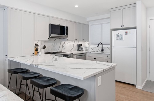 Silver Star Mountain House | Newly renovated condo in Pinnacles - BBQ, hot tub, laundry, bike to your door