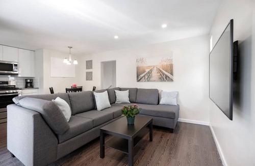 Kitsilano Apartment | Newly Reno`d 2 bdrm Kitsilano Centrally Located