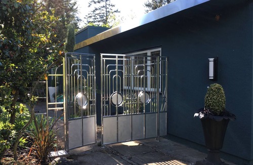 Saanich Apartment | newly renovated 1 bedroom, 1 bath with den
