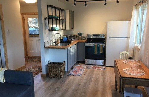 Mayne Island Apartment | Newly renovated ocean view one bedroom apartment on Mayne Island B.C