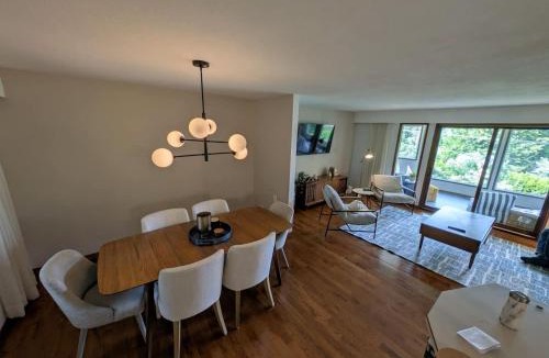Blind Bay House | Newly Renovated Shuswap Lake Cabin Multi-Family Retreat Sleeps 12