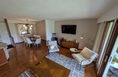 Blind Bay House | Newly Renovated Shuswap Lake Cabin Multi-Family Retreat Sleeps 12