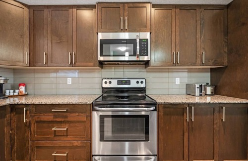 Northwest Calgary House | Nolanhill Nook 4-Bedroom Townhouse & Yard