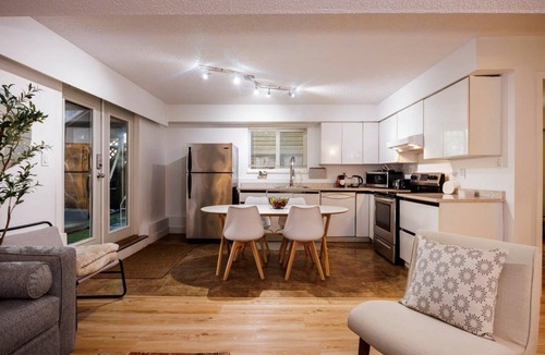 Deep Cove House | North Vancouver Family-Friendly Retreat | Huge Private Patio & Yard