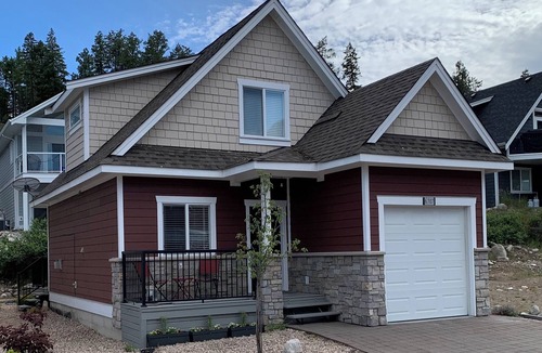 Central Okanagan Cottage | Now Booking 2026 LaCasa Oasis Whole House Retreat-Renovated (Fun In The Sun)!
