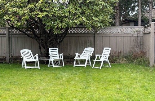 Oakridge House | Oakridge Retreat Spacious Home w/Garden Walk to SkyTrain
