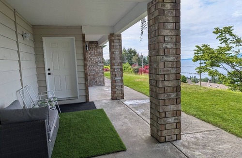 Regional District of Nanaimo House | Ocean View 2 Bedroom Ground Level In North Nanaimo