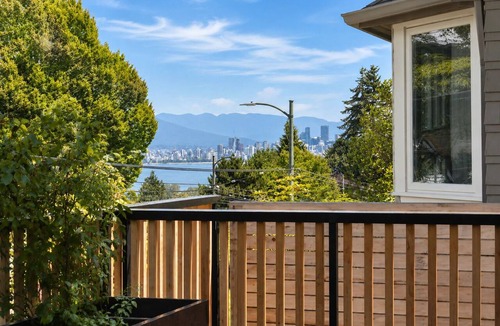 West Point Grey House | Ocean-View Retreat Near Beach, UBC & Downtown
