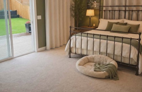 Vernon House | Okanagan Hideaway, Lake views & Outdoor Adventure, pet friendly and fun!