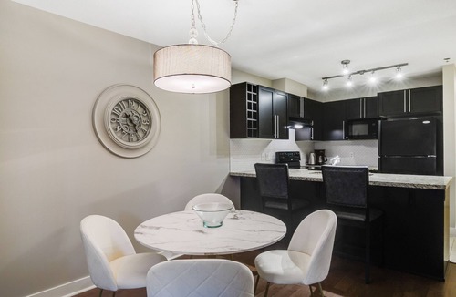 North End Condo | Okanagan Lake Escape at Waterscapes Resort - pool, hot tub, gym, 5 mins to lake.