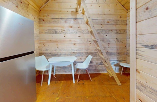 Christina Lake Apartment | Okanagan - Lazy Dayz - Ryder Cabin
