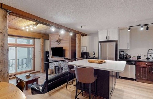 Big White Ski Resort Condo | Okanagan - Moguls 814
