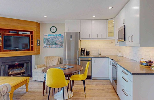 Big White Ski Resort Condo | Okanagan - Snow Ghost Inn 326