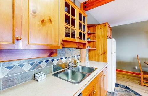 Snow Pine Estates Condo | Okanagan - Snow Leopard's Retreat