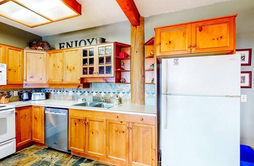 Snow Pine Estates Condo | Okanagan - Snow Leopard's Retreat