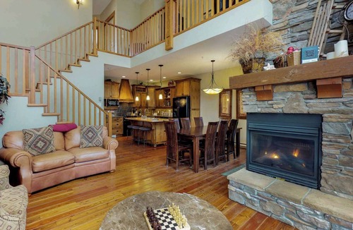 Snow Pine Estates House | Okanagan - Snowbanks 3