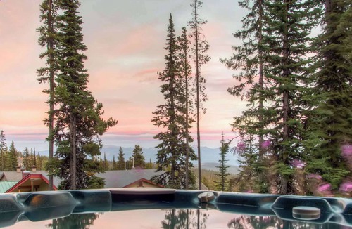 Snow Pine Estates House | Okanagan - Snowbanks 4