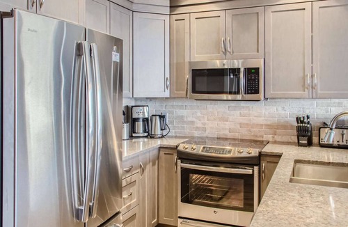 Big White Ski Resort Condo | Okanagan - Stonegate Resort Unit B302