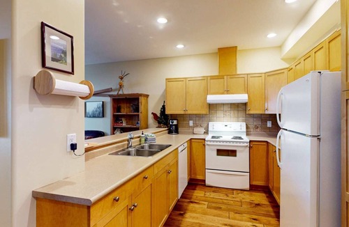 Big White Ski Resort House | Okanagan - Tree Tops 10