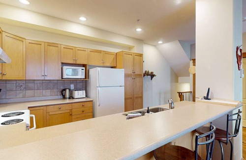 Big White Ski Resort House | Okanagan - Tree Tops 10