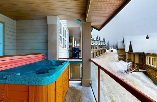 Big White Ski Resort House | Okanagan - Tree Tops 10