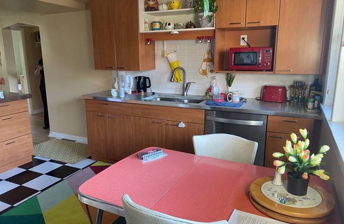 Capitol Hill Apartment | One Bedroom in Apt near UofC and SAIT