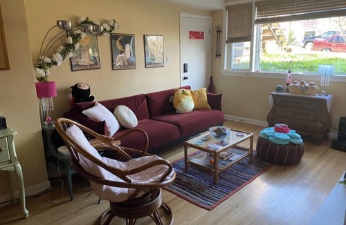 Capitol Hill Apartment | One Bedroom in Apt near UofC and SAIT