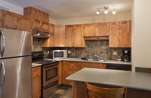 Whistler Condo | One bedroom with Space, comfort and location 150 meters to lifts and Village.