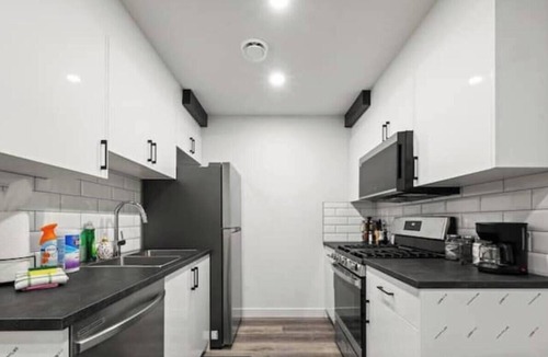 Southeast Edmonton House | Orchard Escape | Lake View | Sleeps 14 |Near Airpt