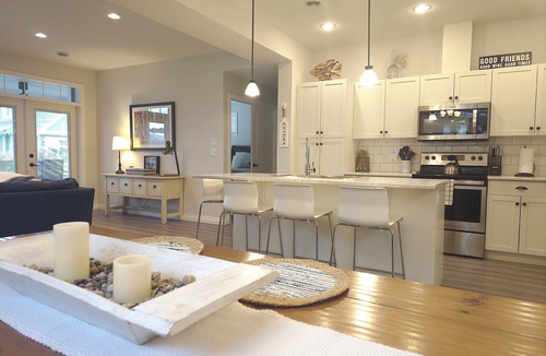 Osoyoos Cottage | Osoyoos Cottage - Snowbirds Welcome => Furnished, Pet-Friendly, Near Amenities