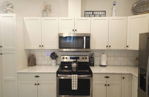 Osoyoos Cottage | Osoyoos Cottage - Snowbirds Welcome => Furnished, Pet-Friendly, Near Amenities