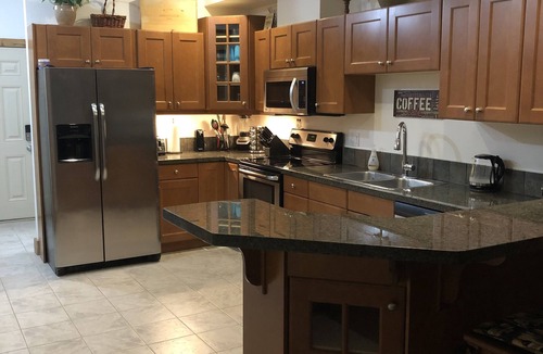 Osoyoos Hotel | Osoyoos Lakeview Getaway, 2 King Beds, Pool, Hot Tub & Garage, Pet Friendly