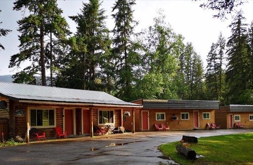 Clearwater Hotel | Overlook Inn & Cabins