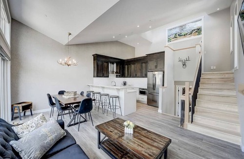 Teepee Town House | Panoramic Mountain Views, BBQ and Outdoor Patio