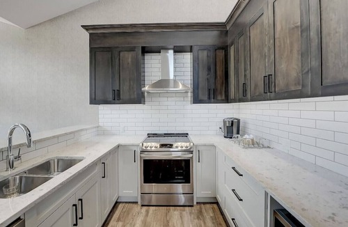 Teepee Town House | Panoramic Mountain Views, BBQ and Outdoor Patio
