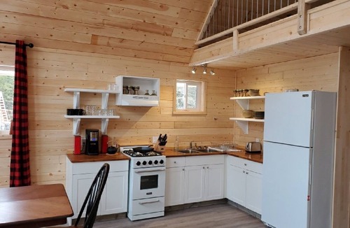 Bridge Lake Cabin | Peaceful Lakeside Cabin
