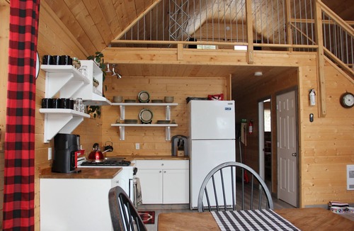Bridge Lake Cabin | Peaceful Lakeside Cabin